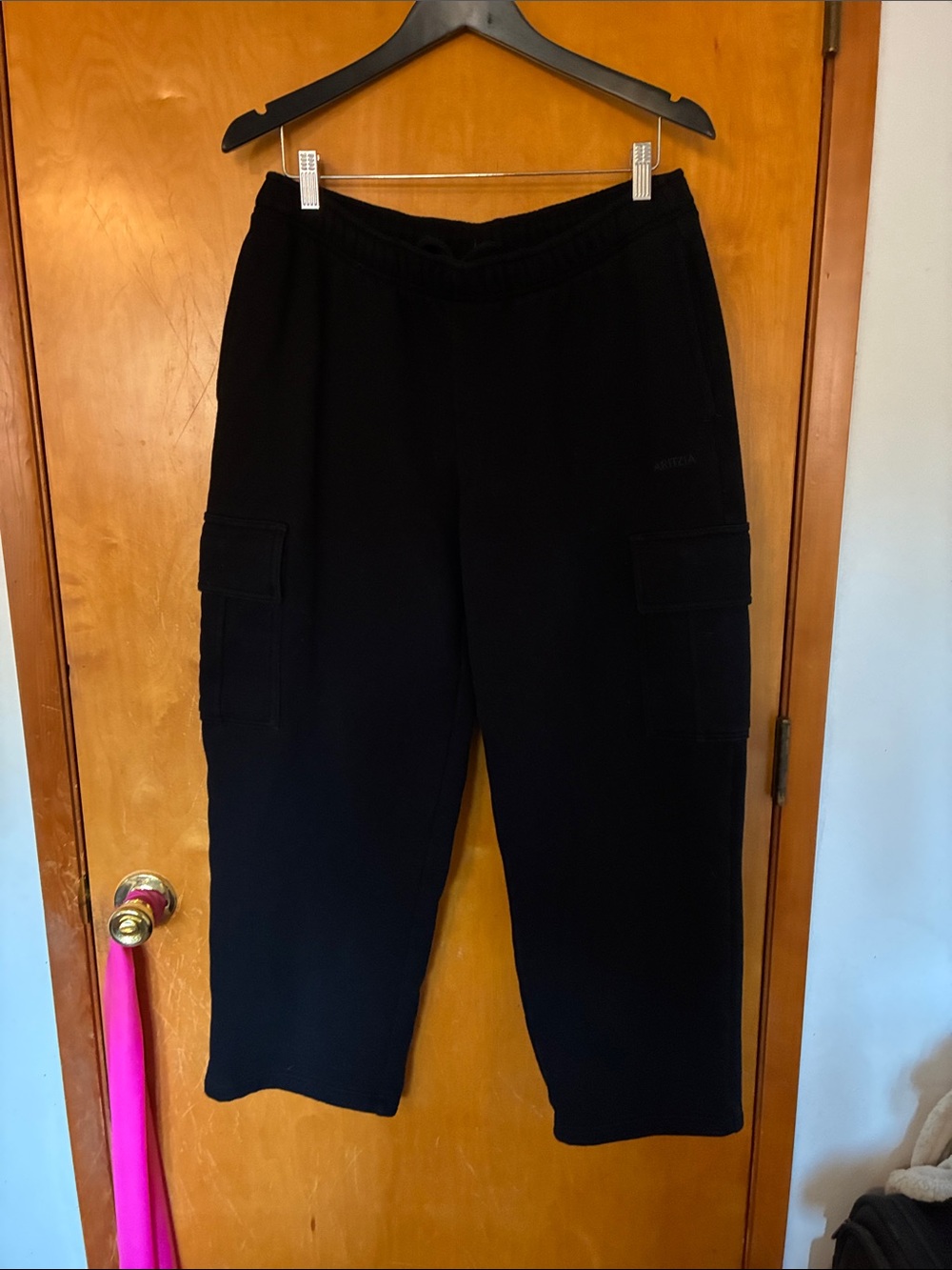 Aritzia cargo mega fit sweat pants